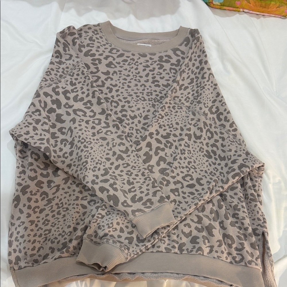 American Eagle: Leopard Print Gray Sweater